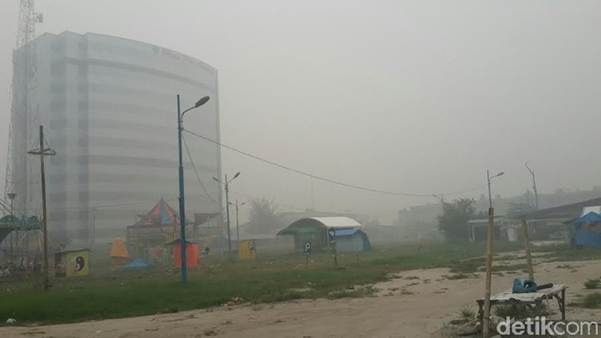 Dikepung Asap Pekat, 3 Heli Tak Jadi Padamkan Kebakaran di Riau