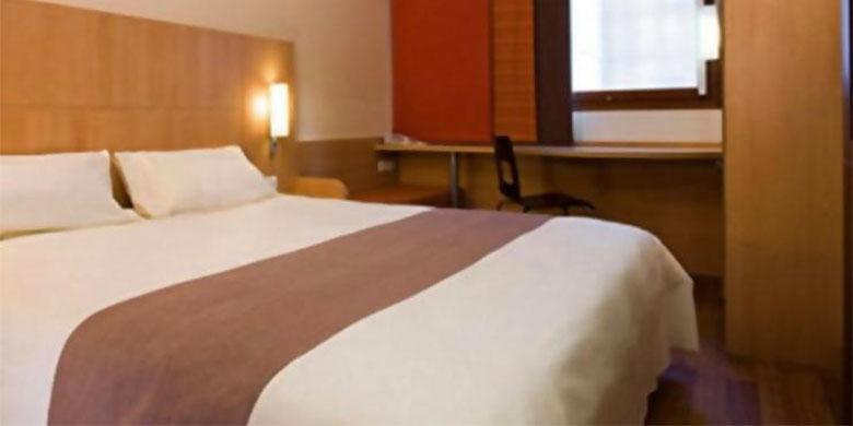 Pandang Padang dari Hotel Berbudget Tipis 