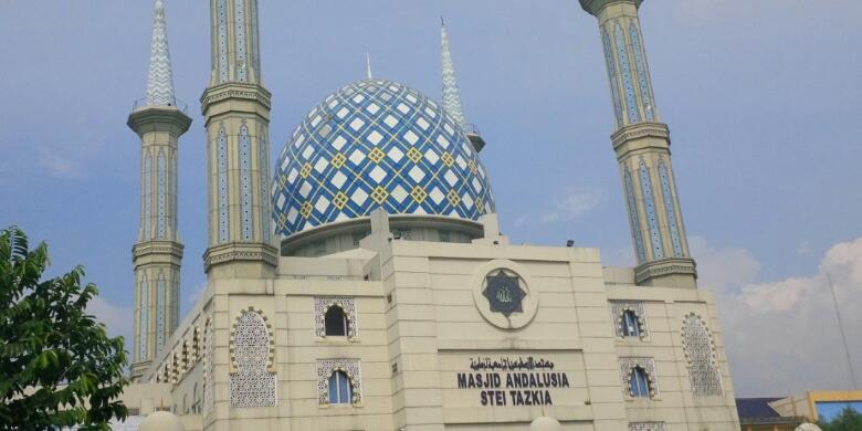 Ada Miniatur Kabah di Masjid Andalusia 