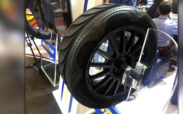 Goodyear dan Dunlop Adu Sakti Rayu Pembeli di GIIAS 2016 