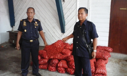 Bawa Bawang Merah Ilegal, Travel Liar Diamankan di Pelabuhan Roro Bengkalis