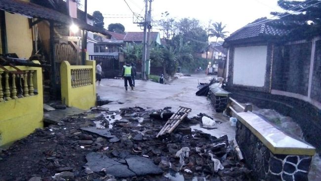 Sepuluh Orang Tewas dalam Banjir Garut, RSUD Terendam 