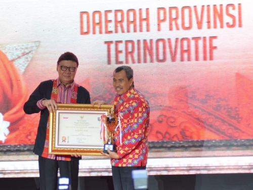 Provinsi Riau Terima Penghargaan Innovative Goverment Award 2019 dari Mendagri RI 