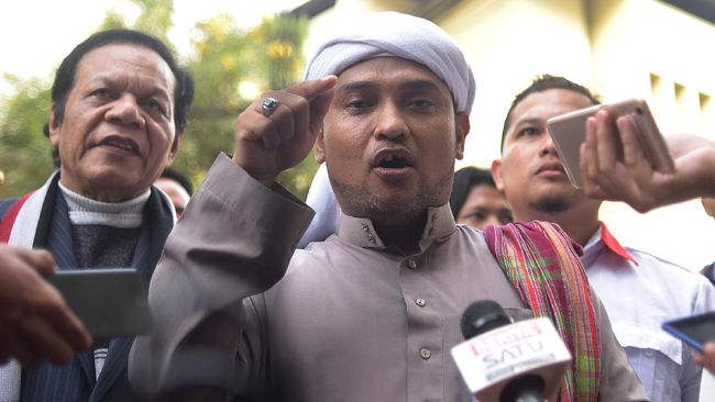 Novel Bamukmin soal Yusril: Belum Tentu Rizieq yang Jawab WA 