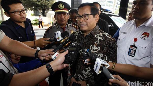 Para Menteri Resah Ketika Jokowi Dituduh Akan Minta Maaf ke PKI 