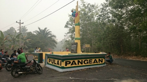 Warga Pangean Lakukan Pemugaran Monumen Perjuangan