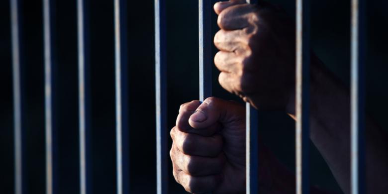 2 Polisi Patahkan Lengan Guru dalam Kasus Salah Tangkap 