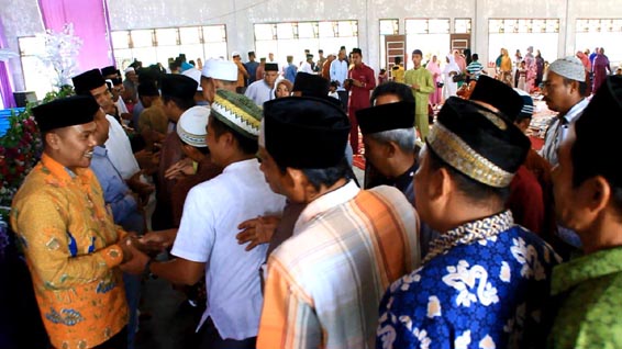 Kelmi Amri jadi Ketua DPRD Rohul, Ribuan Warga Mahato Syukuran