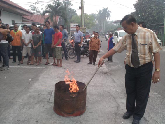 Polda Riau Musnahkan 7,1 Kg Ganja dan 257 Gram Sabu 