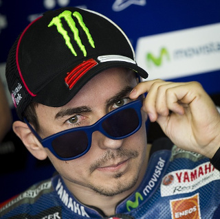 Lorenzo Buru Kemenangan Ketiga Beruntun 