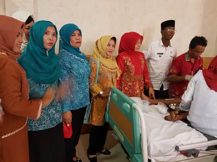 Seratus Anak Ikuti Sunat Massal 