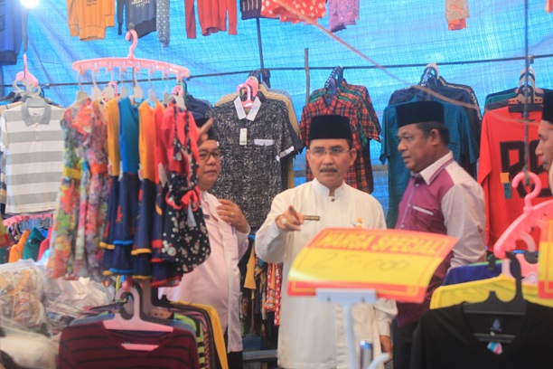 Wabup Rohil Resmikan Bazar Bakar Tongkang
