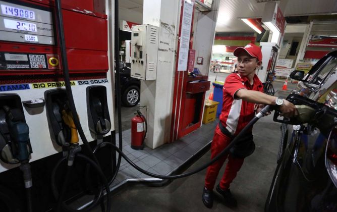 Alasan Mengapa Harga BBM tak Kunjung Turun 