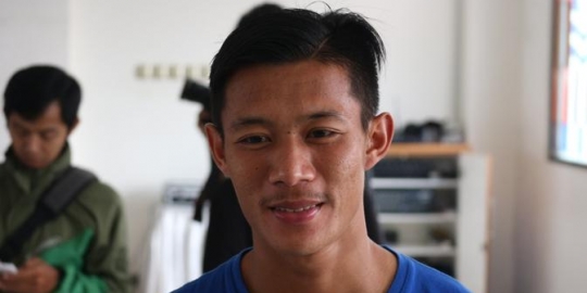 Cerita Bek Persib Pernah Pakai Sepatu Bola Rakitan Sendiri 