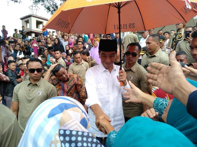 Jokowi Bagikan 6.000 Sertifikat Tanah ke Warga Garut
