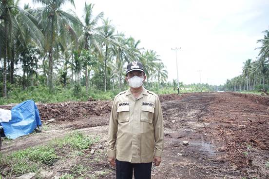 Bupati Inhil Tinjau Pembangunan Ruas Jalan Simpang Kuala Saka