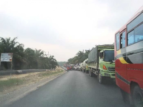 Akibat Pengecoran Jalan Lintas Pekanbaru-Duri,  Antrian Capai 10 Kilometer