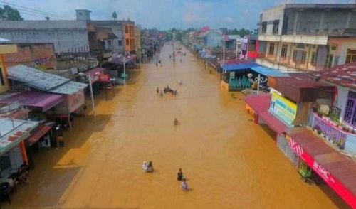 Korban Banjir di Rokan Hulu Butuh Air Bersih dan Makanan