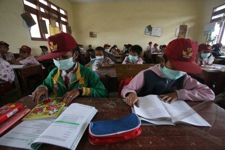 Solusi Pendidikan Riau, Sekolah Hanya 2-3 Kali Sepekan, Murid Wajib Pakai Masker di Kelas 