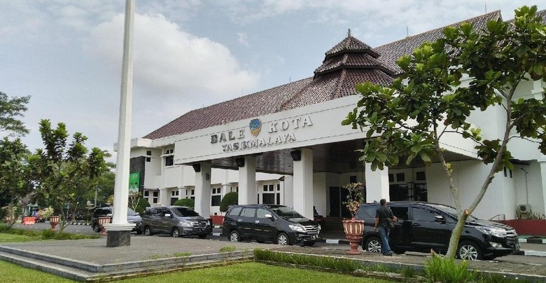 Kantor Digeledah KPK, Wali Kota Tasik Diam di Ruang Tamu