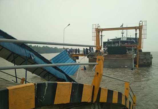 Pelabuhan Tanjung Buton Roboh 