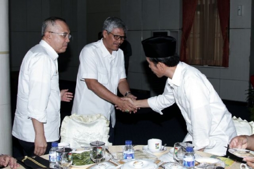 Ketika Jokowi Bertemu Sukarmis... 
