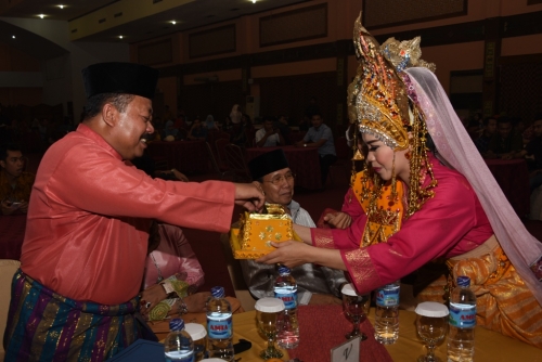 Kabar Gembira untuk Mahasiswa Bengkalis, Pemkab Siapkan Beasiswa dan Bantuan Tugas Akhir Miliaran Ru