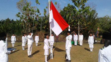 Pimpin Upacara HUT RI ke-71, Kades Rimbo Makmur Mohon Gubri Selesaikan Konflik Rohul-Kampar