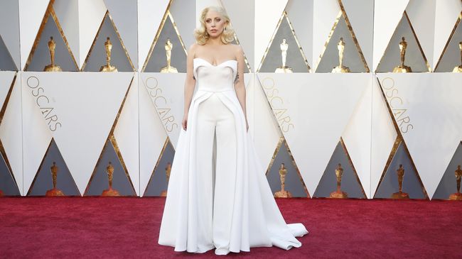Lady Gaga Jumpa Dalai Lama, Fans di China Murka 
