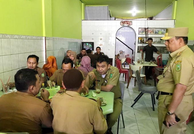 Wagubri Sidak ke Warung Kopi, Puluhan ASN dan Pejabat Kedapatan Enak-enakan Nongkrong Saat Jam Kerja