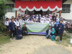 Mahasiswa Sosialisasikan Bahaya Narkoba di SMPN 1 Anjongan