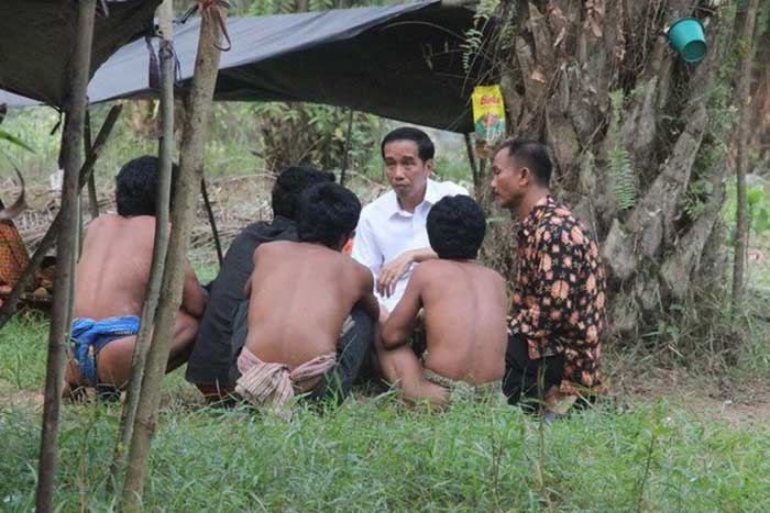 Presiden Jokowi Bertandang ke Daerah Orang Rimba di Jambi 