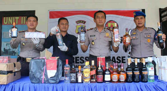 Total Ribuan Botol Miras Sitaan Polres Pelalawan Senilai Rp2 Miliar