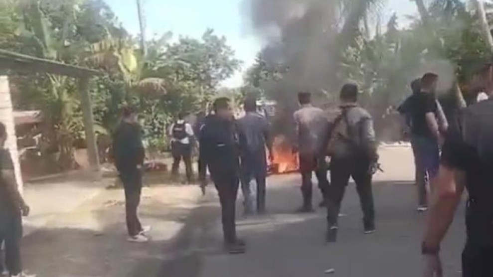 Suasana Mencekam saat Polisi Disekap hingga Mau Dibakar Warga di Langkat