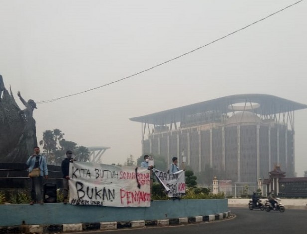 Dari Kecil Sampai Besar Diasapi, Mahasiswa Tuntut Pemerintah Hak Hirup Udara Segar