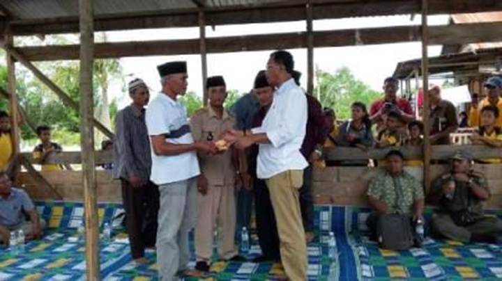 Bupati Sambangi Masjid Disambar Petir di Palika 