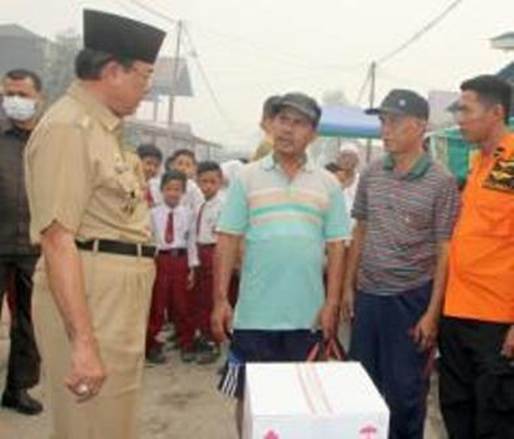 Bupati Inhil Serahkan Bantuan