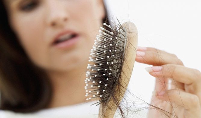 Ketahui 8 Penyebab Rambut Rontok 