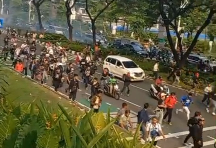 Demonstrasi Anti-Tunjangan DPR Berakhir Anarkis: 15 Orang Ditangkap, Termasuk Pelajar yang Terpengaruh TikTok 