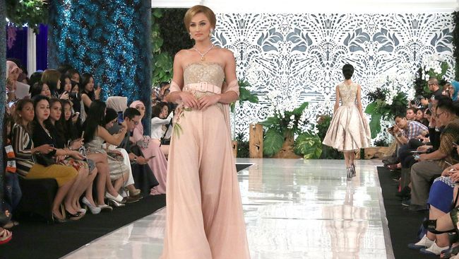 Flower of Happiness, Gaun Pengantin Liburan ala Ivan Gunawan 