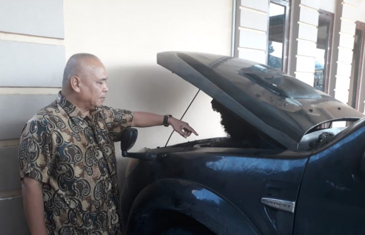 Dilempari Pampers dan Pembalut Wanita, Mobil Warga Tenayan Raya Terbakar