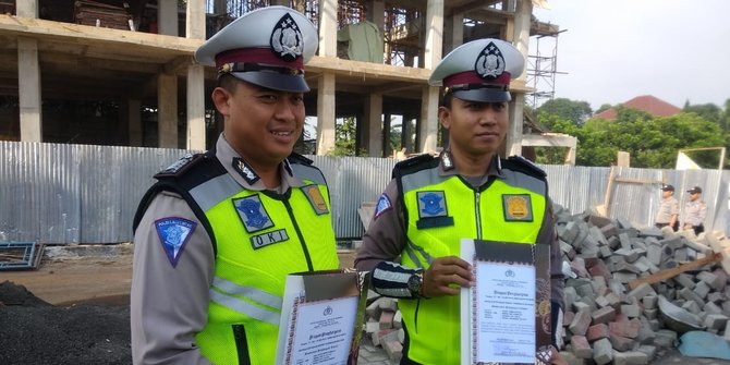 Tilang Adi Saputra, Bripka Oky dan Made Diberi Penghargaan