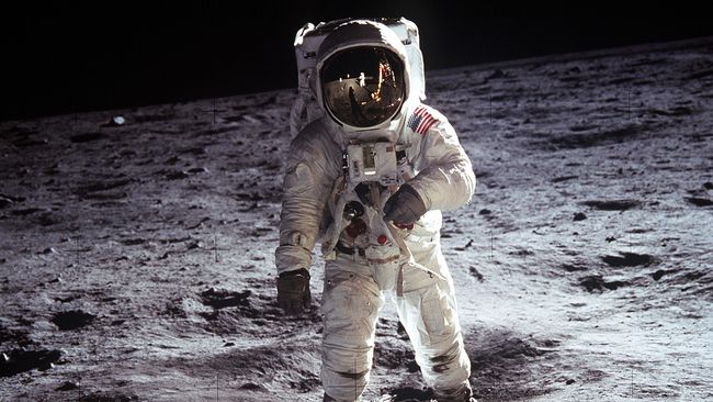 NASA Buka Sampel Bulan yang Tak Tersentuh Sejak 50 Tahun Lalu