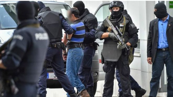 Dua terduga Serangan Prancis Diekstradisi dari Austria