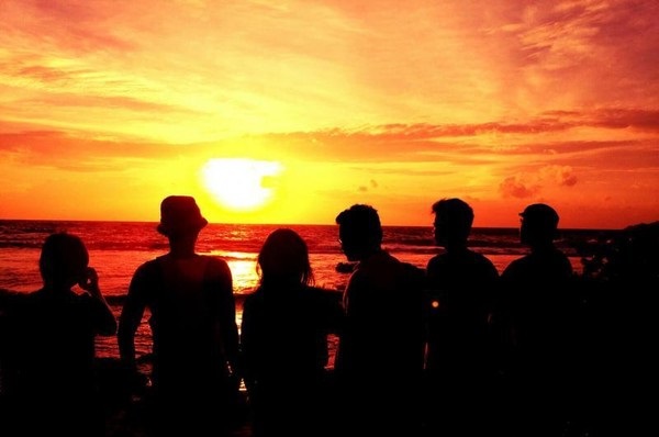 Senja Merah Merona dari Desa Sawarna 