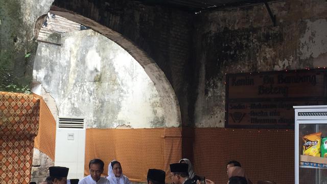 Jokowi dan Iriana Ngopi Santai di Benteng Van den Bosch Ngawi 