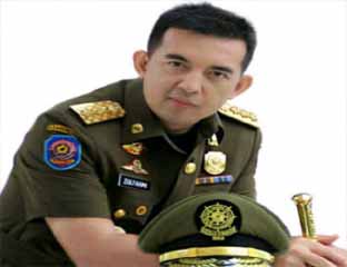 Sibuk, Satpol PP Biarkan Reklame Neon Box Ilegal Tayang di Simpang Traffic Light Jalan Durian