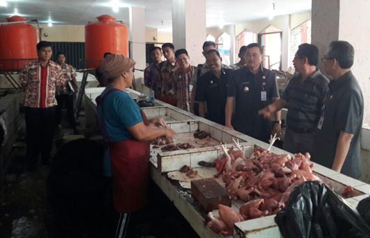 Bupati Kuansing dan Wakilnya Tinjau Kesiapan Pemindahan Pasar Rakyat 