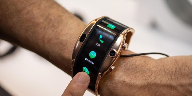 Nubia Alpha, Smartphone Sekaligus Smartwatch yang Canggih dan Futuristik