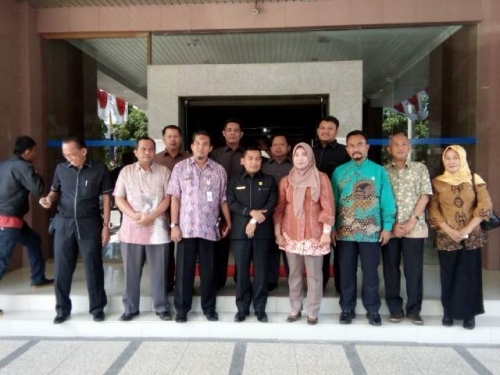Jangan Ada Honorer di SMA Kuansing yang Tak Diserahkan ke Pemprov Riau 